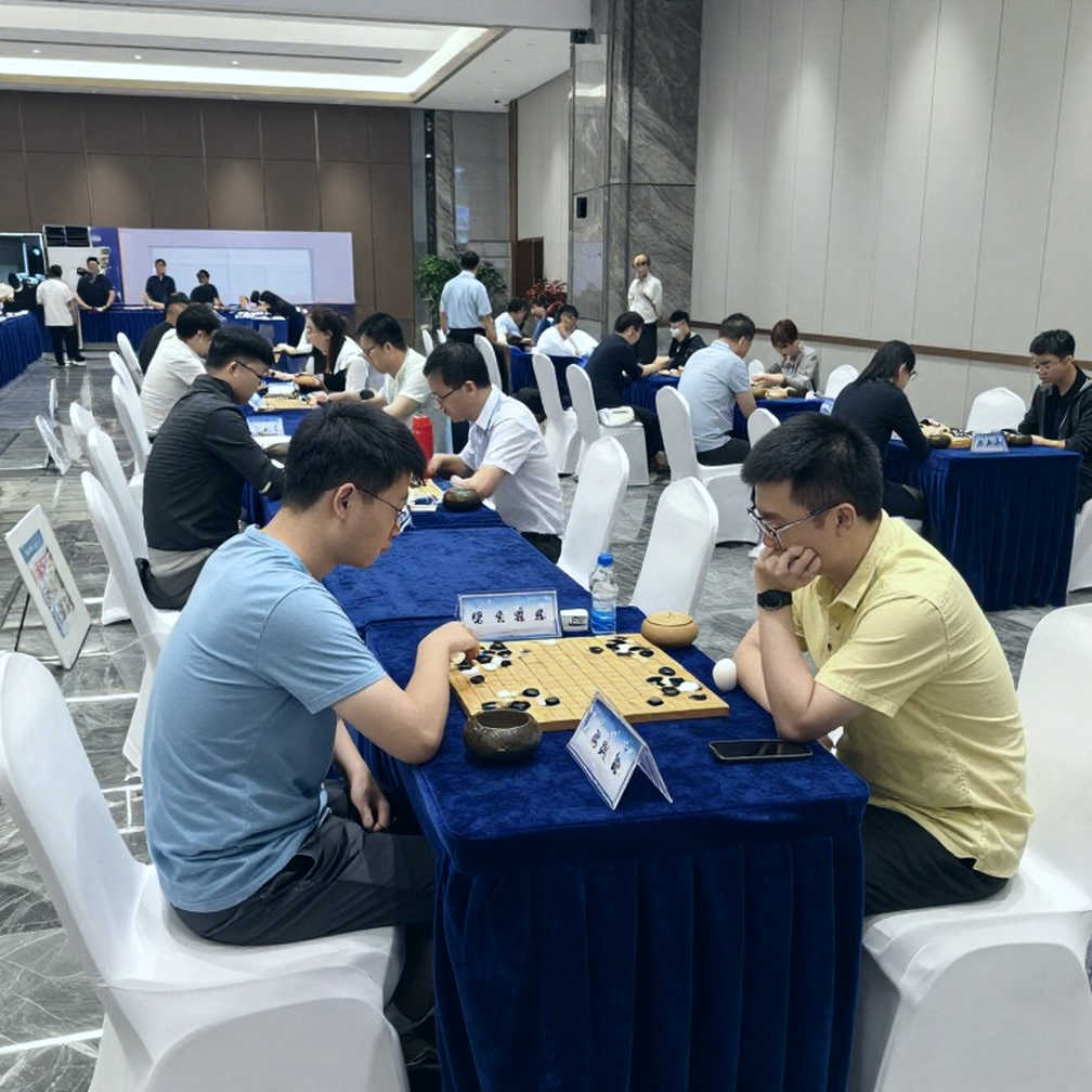 सत्ताईस मिनिएचर और दस ओपनिंग आर्टिकल: ChessBase Magazine #225 असल में क्या बेच रहा है